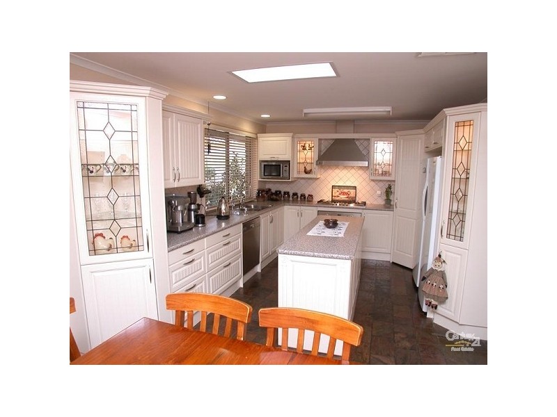 17 Greenfield Rise, Aberfoyle Park SA 5159