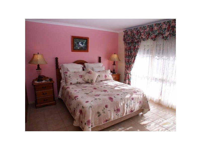 17 Greenfield Rise, Aberfoyle Park SA 5159