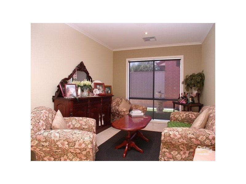 4 Autumn Court, Woodcroft SA 5162