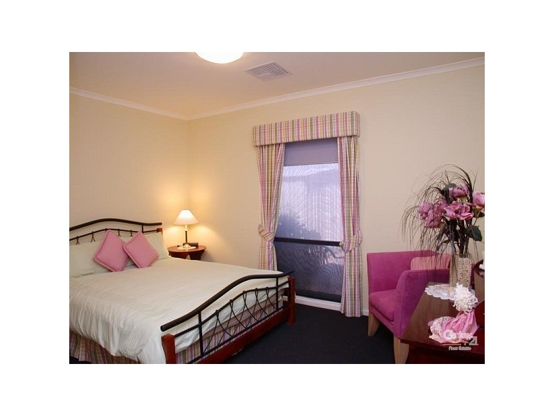 4 Autumn Court, Woodcroft SA 5162