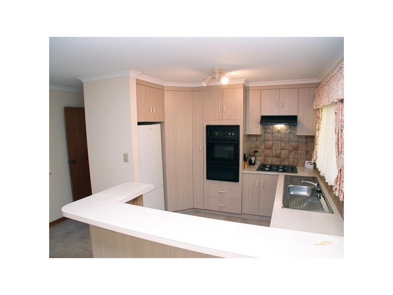 19 Coonawarra Close, Woodcroft SA 5162