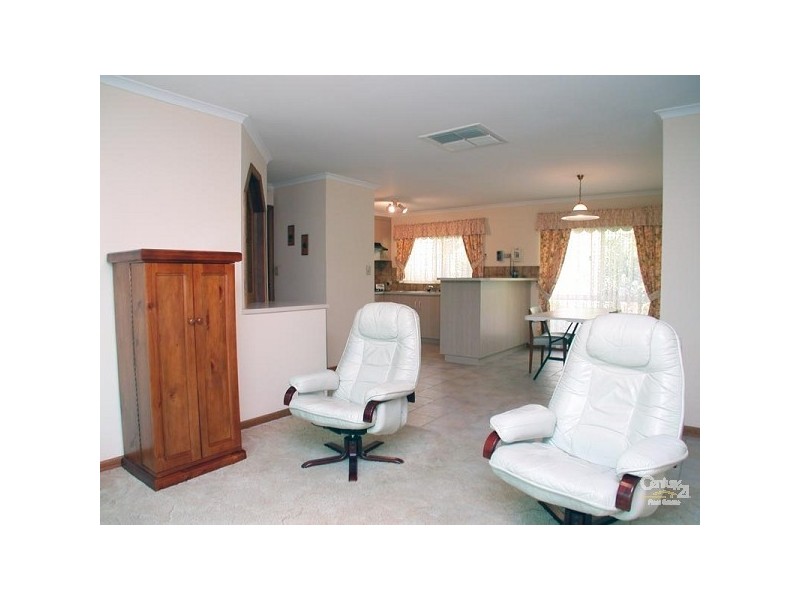 19 Coonawarra Close, Woodcroft SA 5162