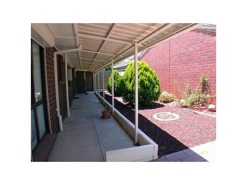 17 Coonawarra Close, Woodcroft SA 5162