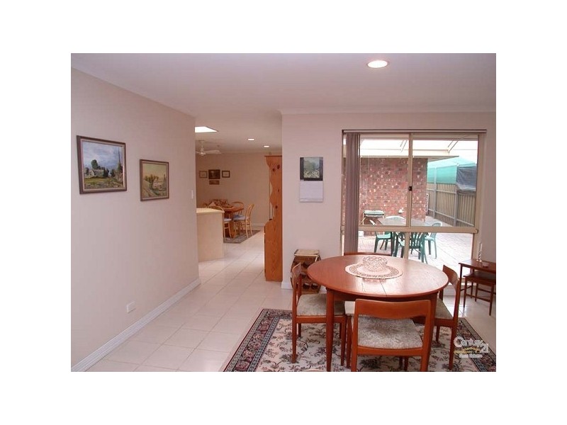 7 Champagne Cres, Woodcroft SA 5162