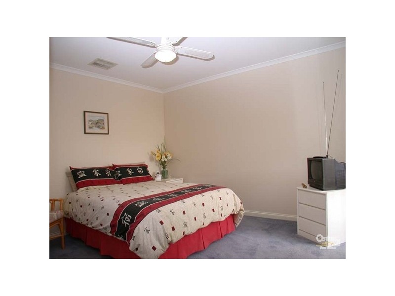 7 Champagne Cres, Woodcroft SA 5162