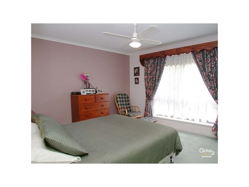 18 Oakridge Rise, Huntfield Heights SA 5163