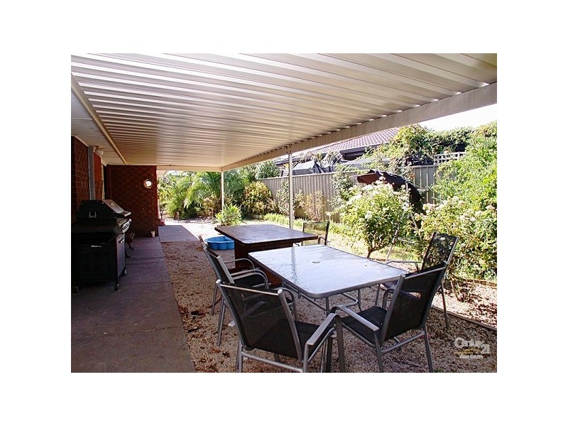 1 Jagger Crescent, Woodcroft SA 5162