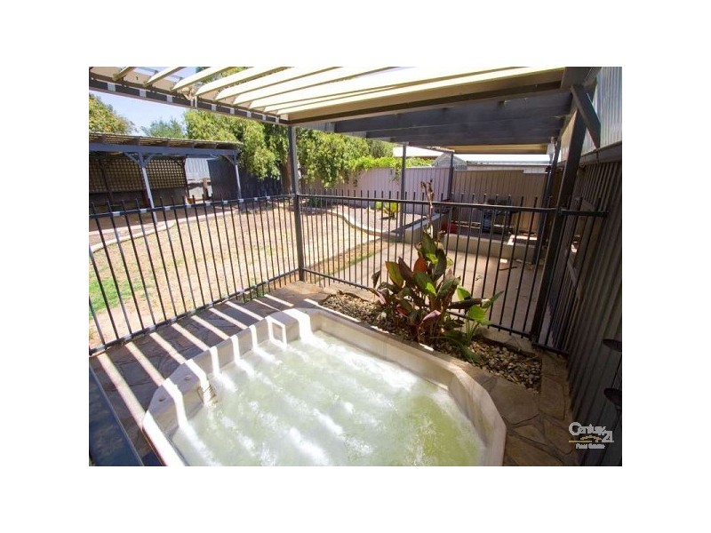 35 Kentwood Road, Morphett Vale SA 5162