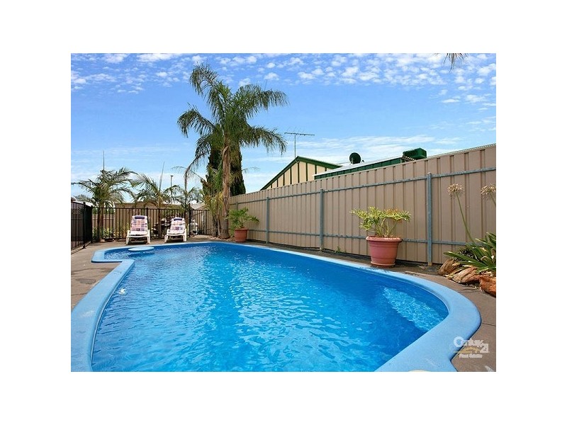 75 Warburton Drive, Woodcroft SA 5162