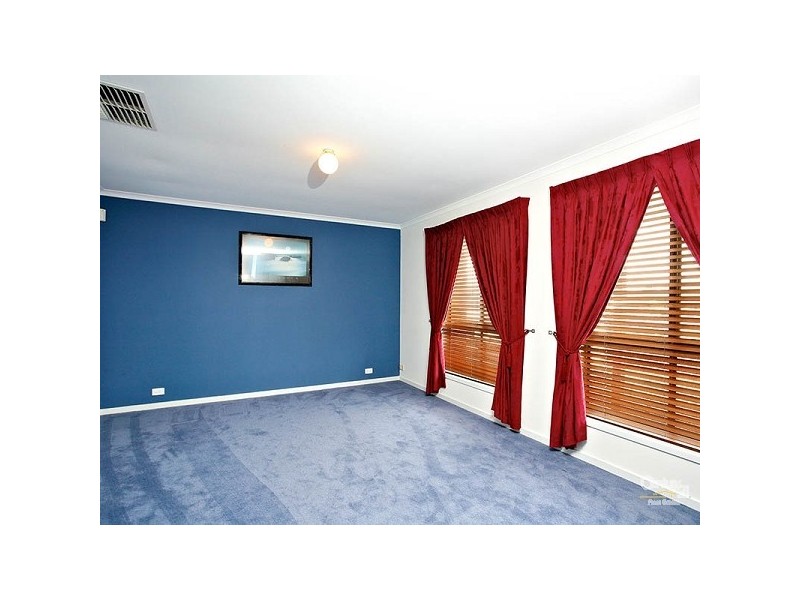 75 Warburton Drive, Woodcroft SA 5162