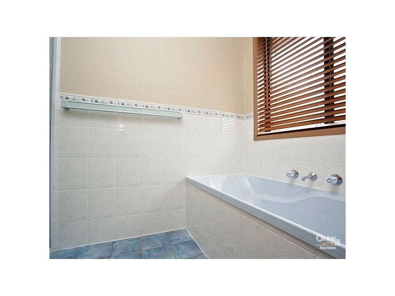 75 Warburton Drive, Woodcroft SA 5162