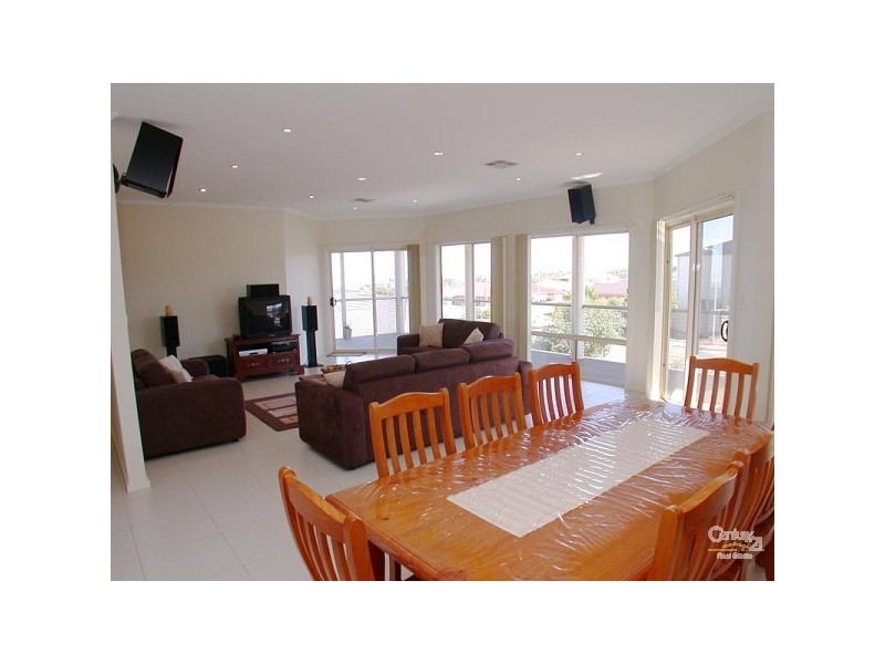 4 Kestrel Circuit, Seaford Rise SA 5169