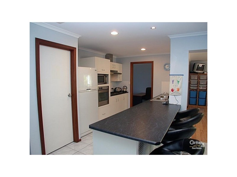 4 Ashford Court, Moana SA 5169