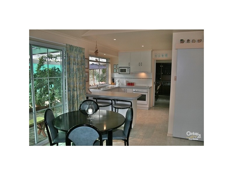 28 Lepena Crescent, Hallett Cove SA 5158