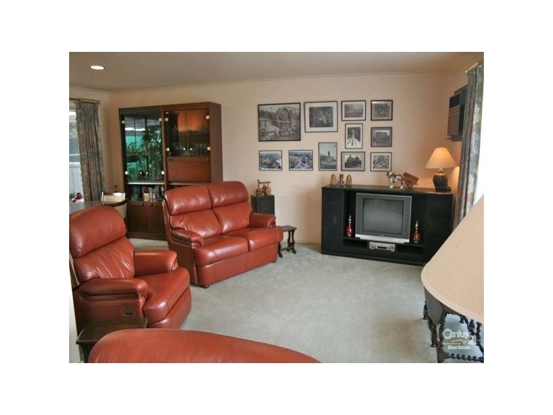 28 Lepena Crescent, Hallett Cove SA 5158