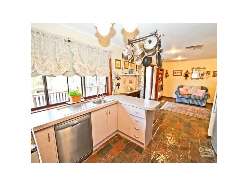 2 Lancelot Place, Happy Valley SA 5159