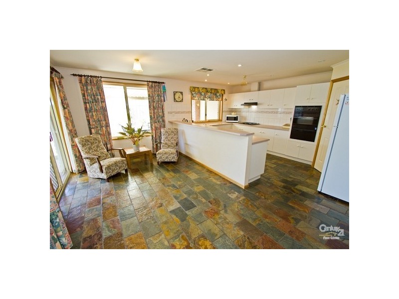 31 Shillabeer Crescent, Woodcroft SA 5162