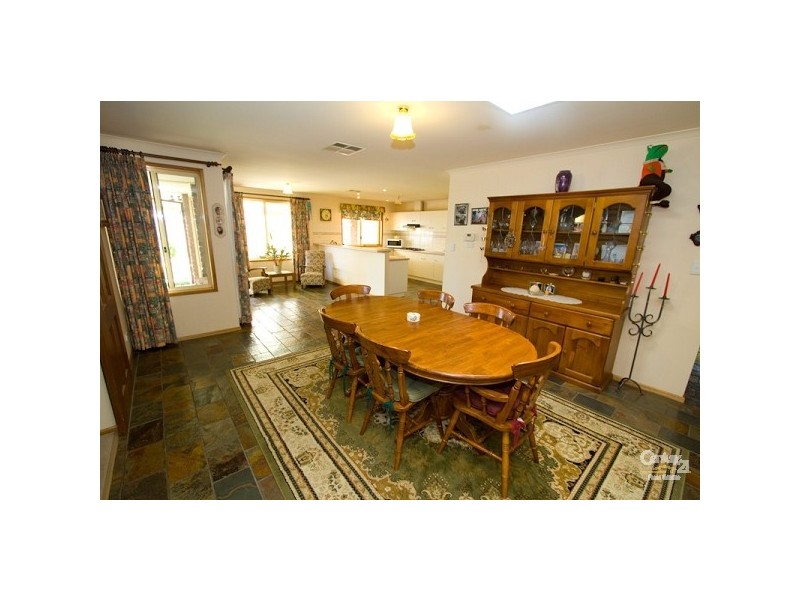 31 Shillabeer Crescent, Woodcroft SA 5162