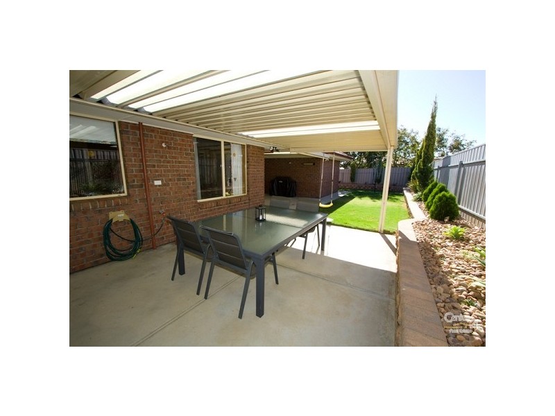 31 Shillabeer Crescent, Woodcroft SA 5162