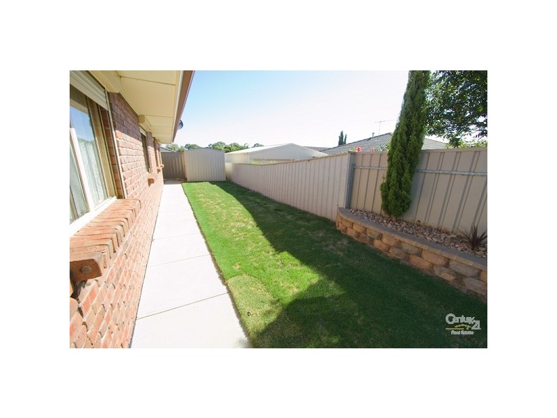 31 Shillabeer Crescent, Woodcroft SA 5162