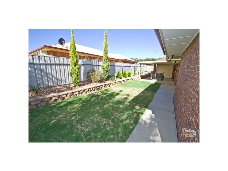 31 Shillabeer Crescent, Woodcroft SA 5162