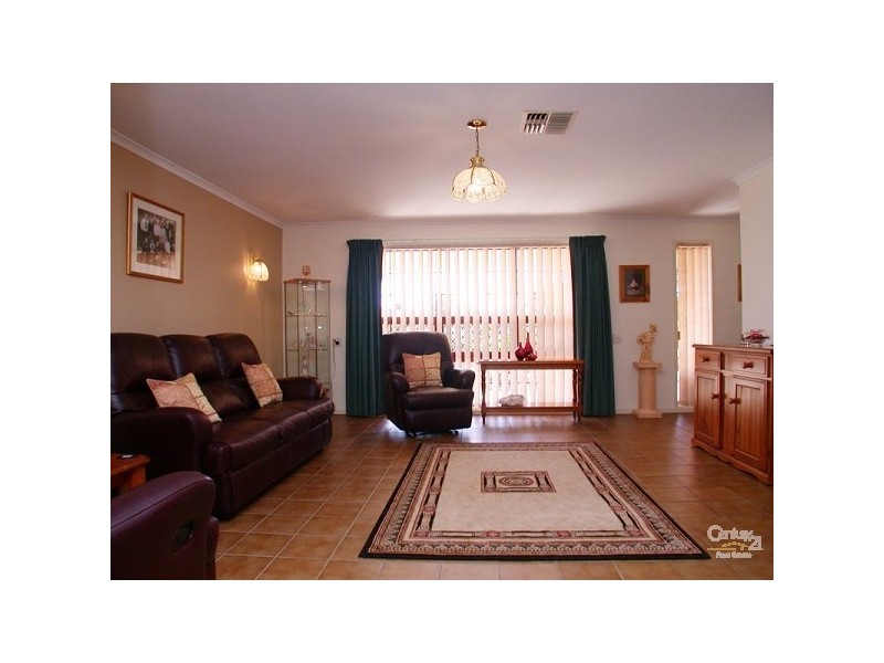 28 Gardenia Crescent, Morphett Vale SA 5162