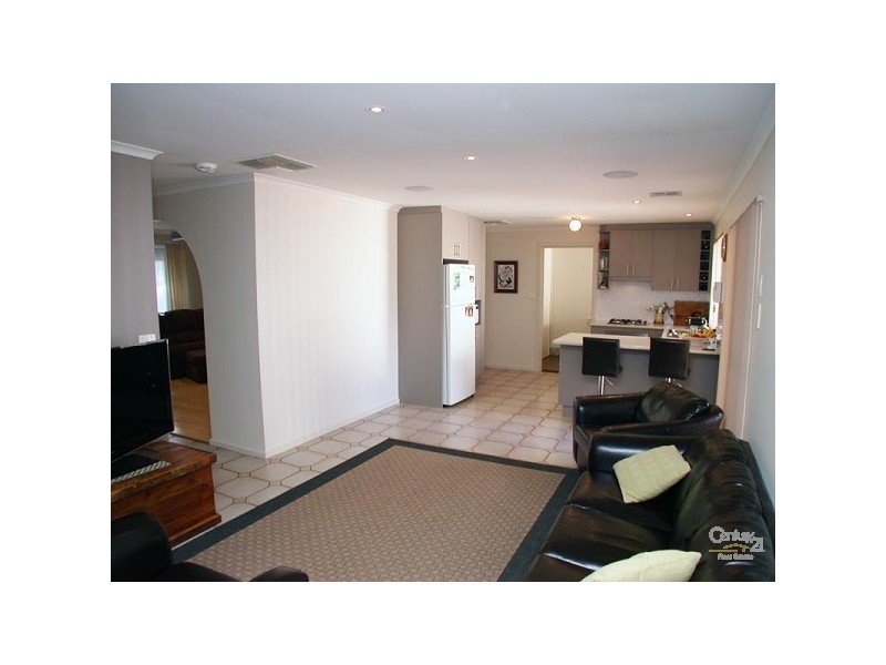 2A Redcraze St, Aberfoyle Park SA 5159