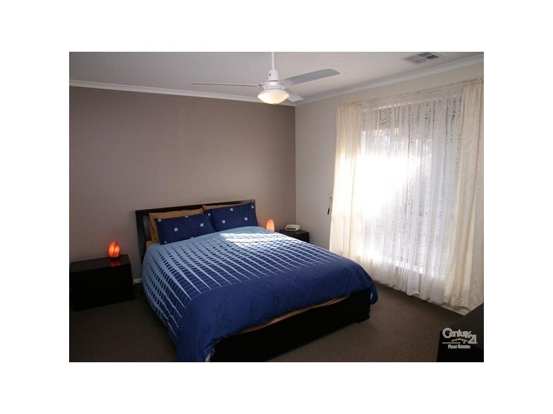 2A Redcraze St, Aberfoyle Park SA 5159