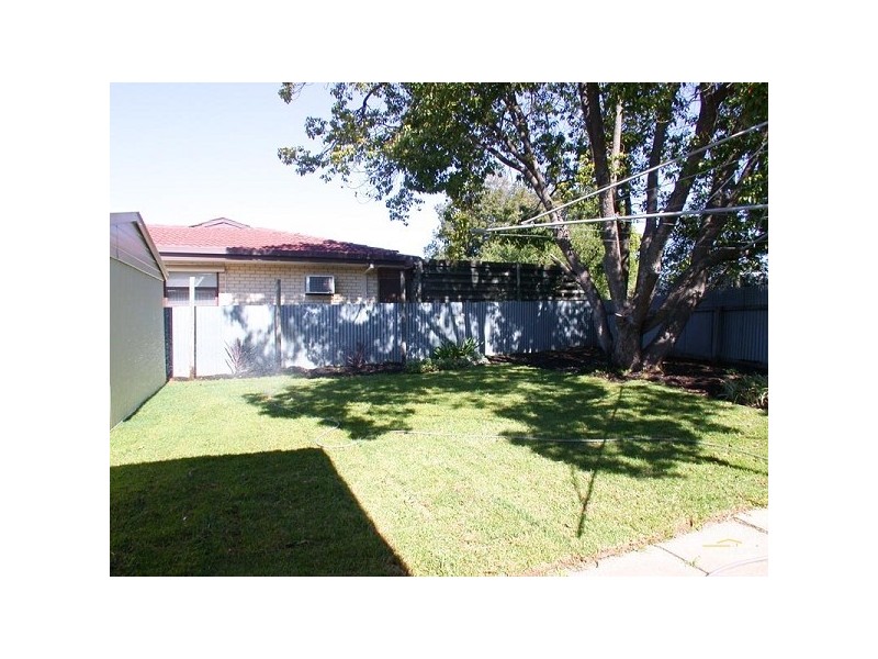 5 Richardson Crescent, Morphett Vale SA 5162