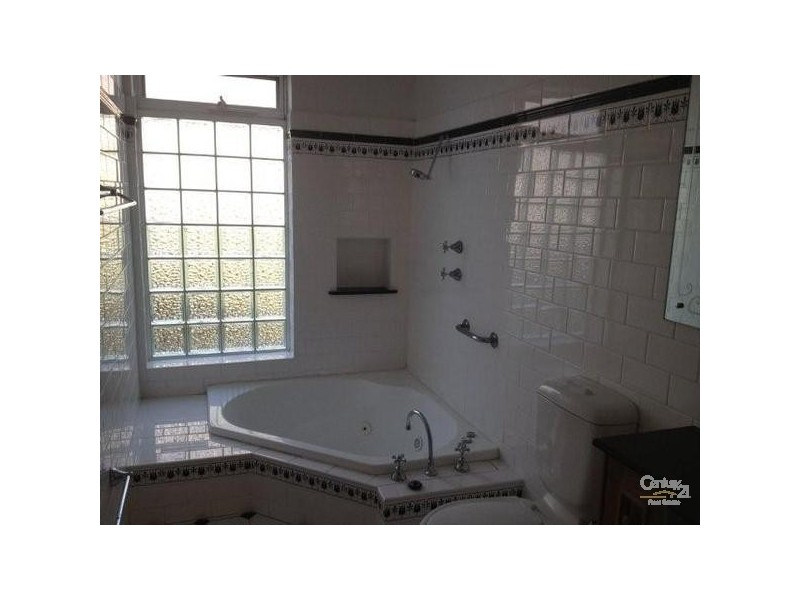 28 Naldera Crescent, Seacliff Park SA 5049