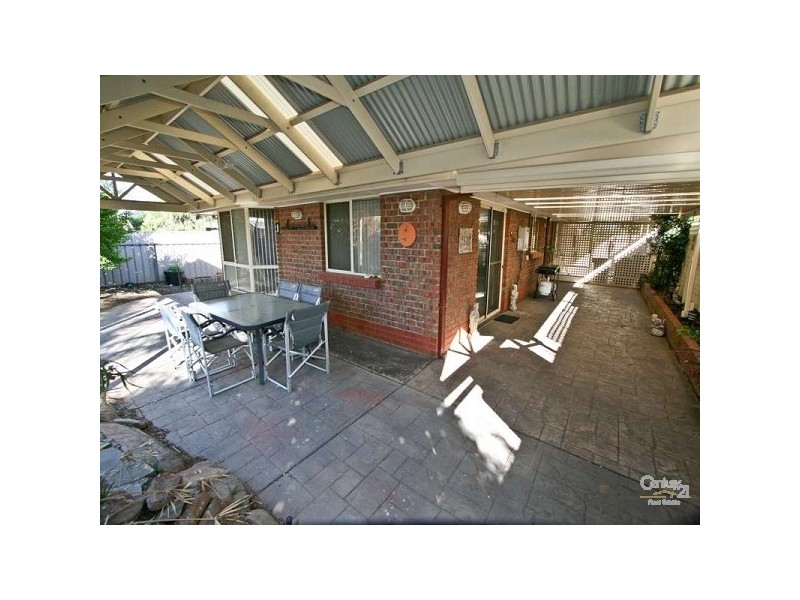 5 Willow Crt, Seaford SA 5169