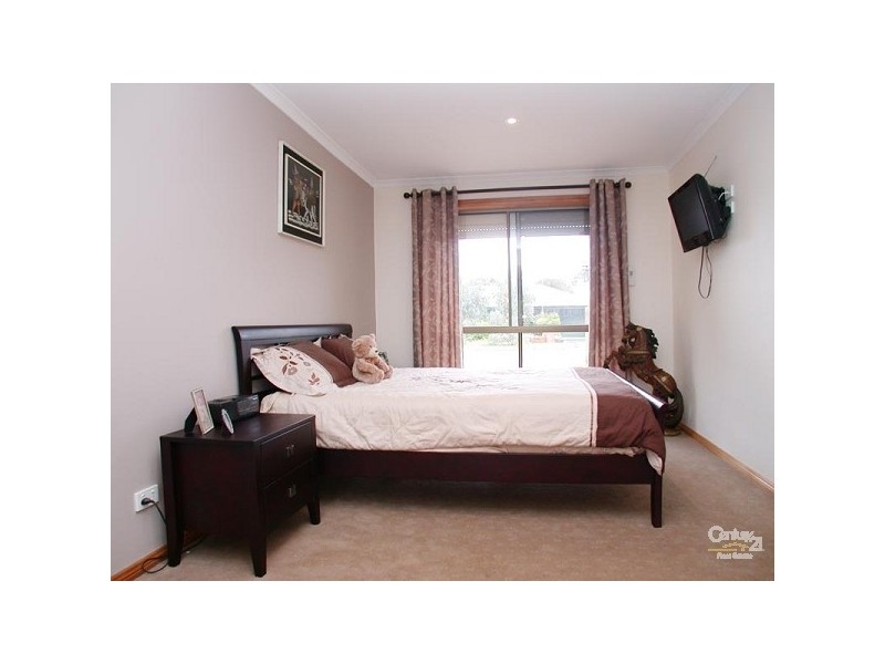 7 Kwinana Crescent, Port Noarlunga South SA 5167