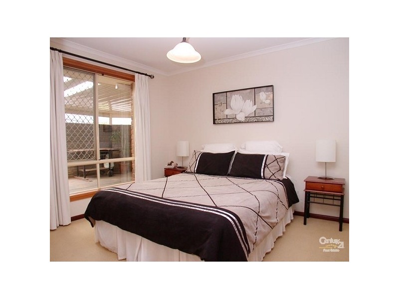 30 Lancing Court, Huntfield Heights SA 5163