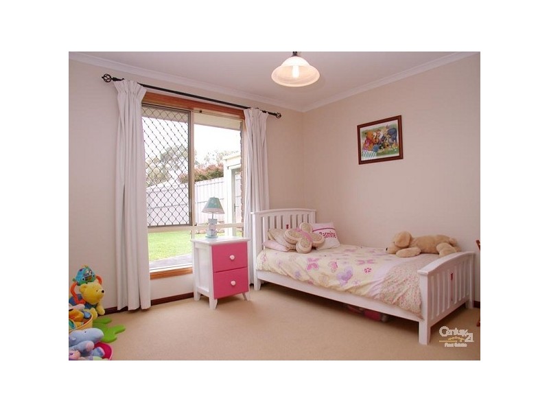 30 Lancing Court, Huntfield Heights SA 5163