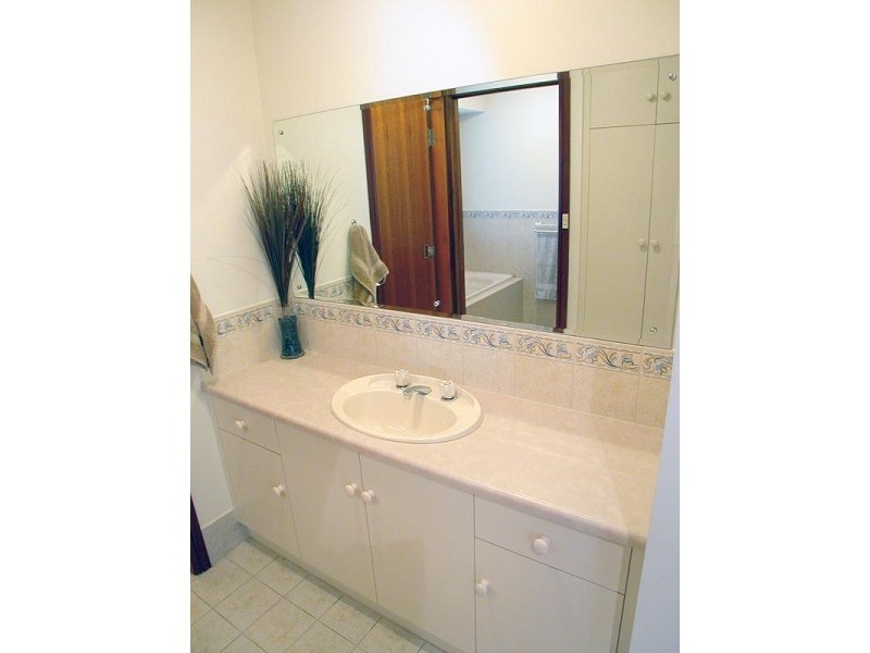 30 Lancing Court, Huntfield Heights SA 5163