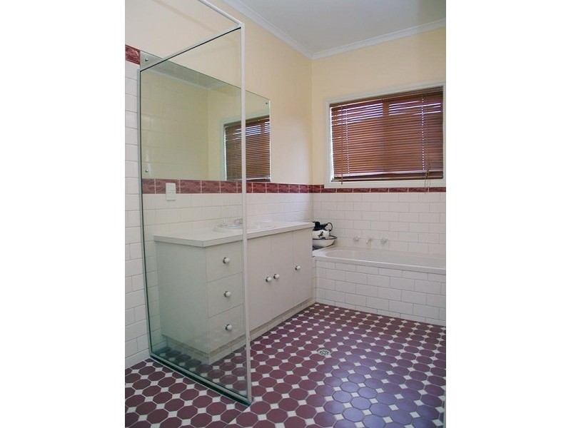 5 Montrose Ct, Onkaparinga Hills SA 5163