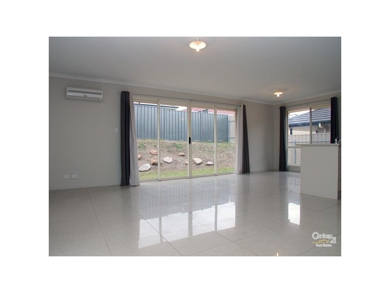 16 Kari Crescent, Huntfield Heights SA 5163