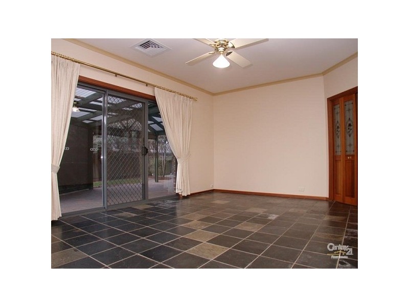 32 Knox Drive, Woodcroft SA 5162