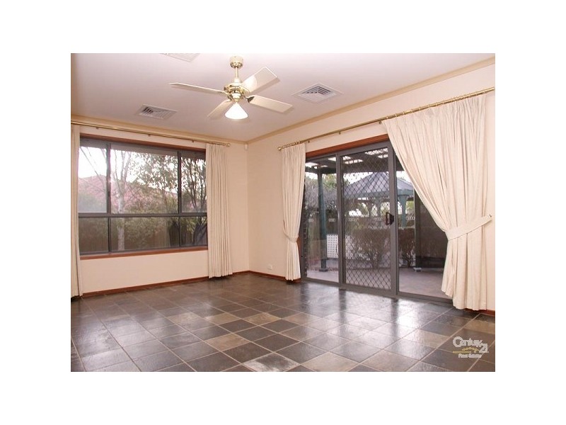 32 Knox Drive, Woodcroft SA 5162