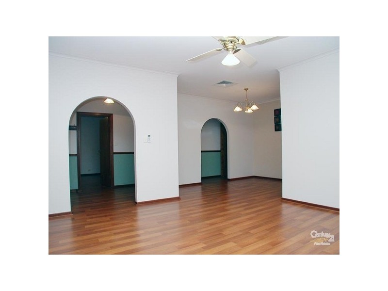 32 Knox Drive, Woodcroft SA 5162