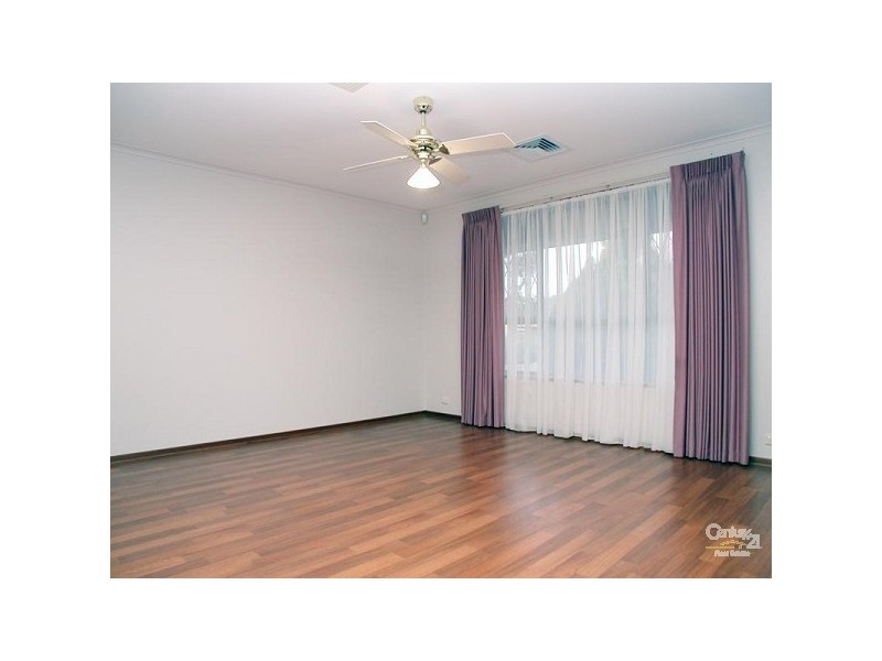 32 Knox Drive, Woodcroft SA 5162