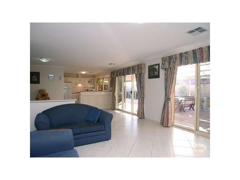 31 Tobin Crescent, Woodcroft SA 5162
