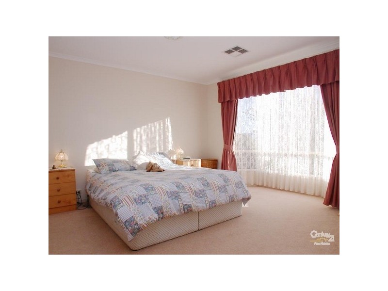 31 Tobin Crescent, Woodcroft SA 5162