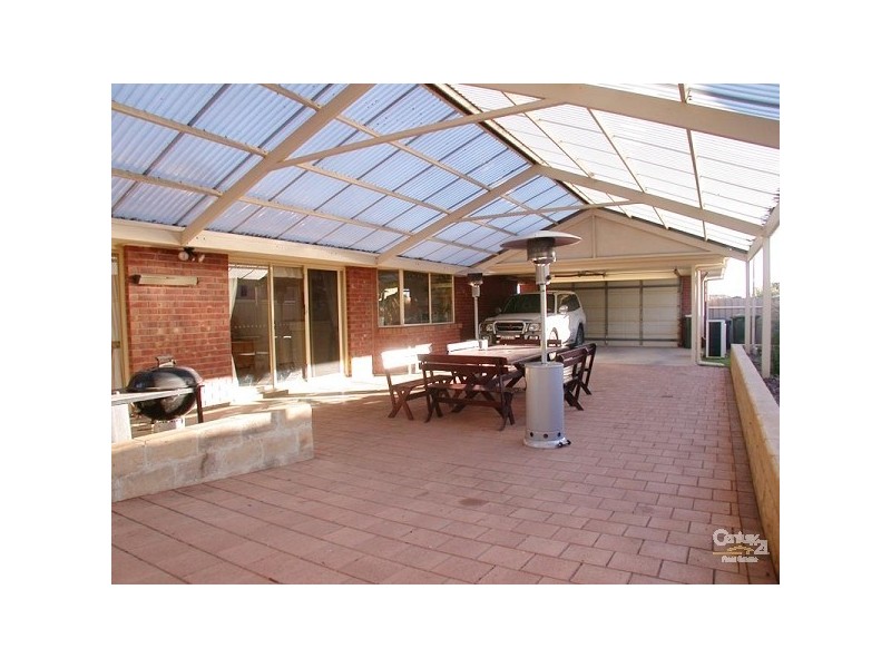 31 Tobin Crescent, Woodcroft SA 5162