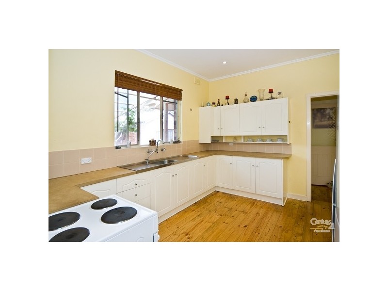 16 First Avenue, Moana SA 5169