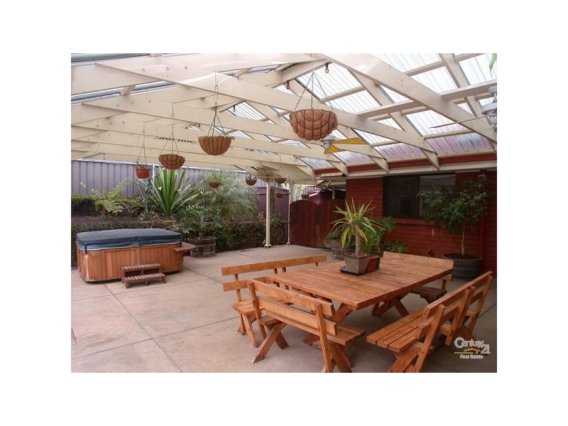 5 Equestrian Drive, Woodcroft SA 5162