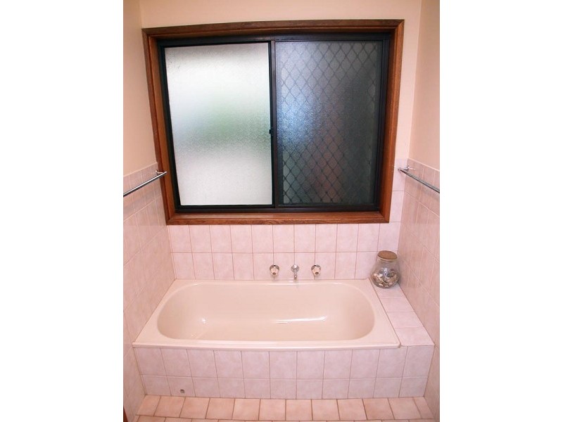 5 Equestrian Drive, Woodcroft SA 5162