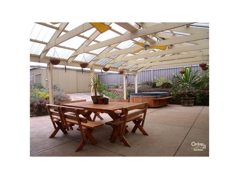 5 Equestrian Drive, Woodcroft SA 5162