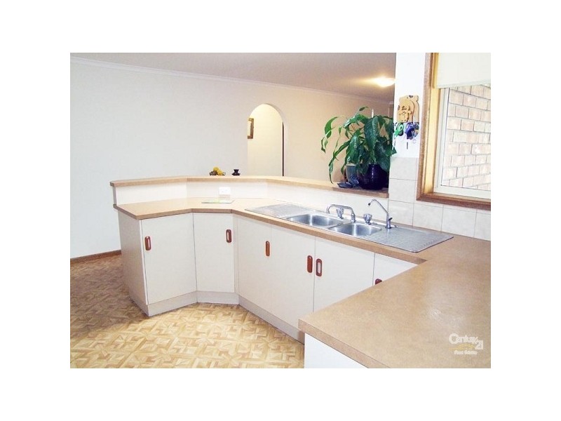 8 St Andrew s Way, Morphett Vale SA 5162