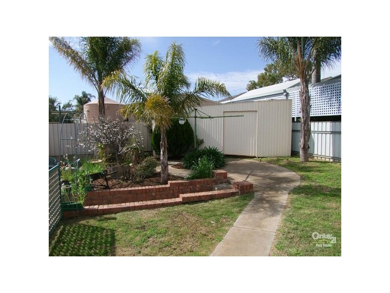 8 St Andrew s Way, Morphett Vale SA 5162